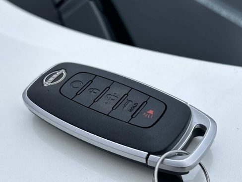 Used 2023 Nissan Rogue SL image 10