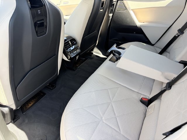 Used 2024 BMW iX xDrive50 w/ Convenience Package AWD/4WD image 18