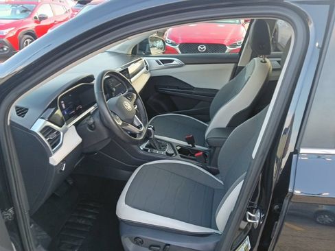 Used 2025 Volkswagen Taos SE AWD/4WD image 4