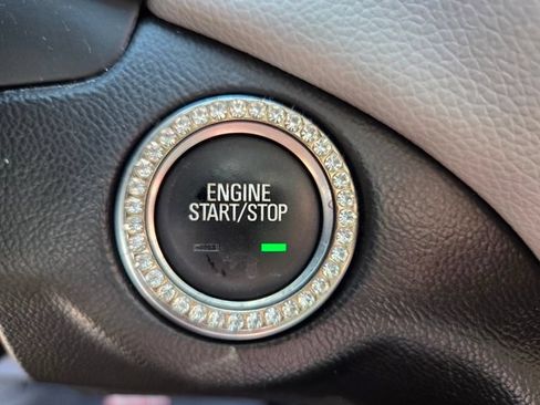 Used 2020 Chevrolet Equinox LS FWD image 30
