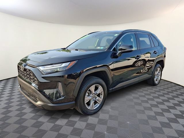 Used 2025 Toyota RAV4 XLE FWD image 3