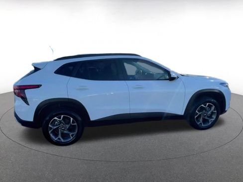 Used 2025 Chevrolet Trax LT w/ LT Convenience Package image 16