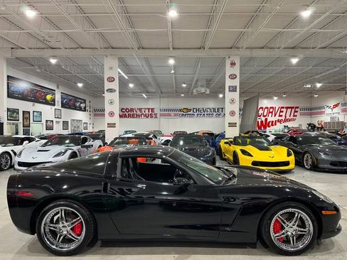 Used 2010 Chevrolet Corvette Coupe w/ Preferred Equipment Group RWD image 5