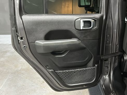 Used 2019 Jeep Wrangler Unlimited Sahara w/ Cold Weather Group AWD/4WD image 25