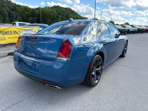 Used 2022 Chrysler 300 Touring w/ Sport Appearance Package RWD image 7