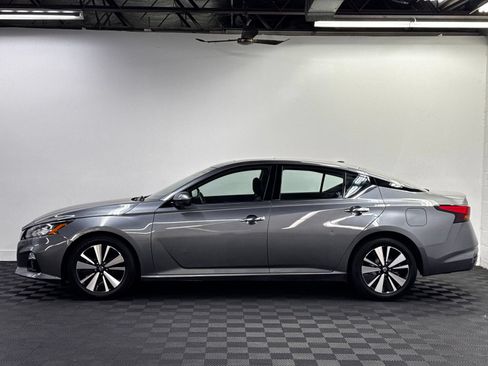 Used 2020 Nissan Altima 2.5 SV FWD image 3