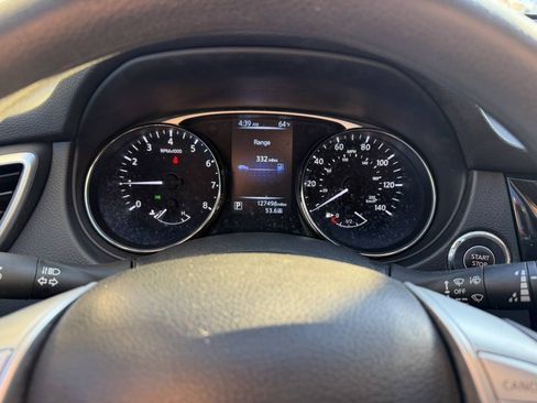 Used 2016 Nissan Rogue SV FWD image 25