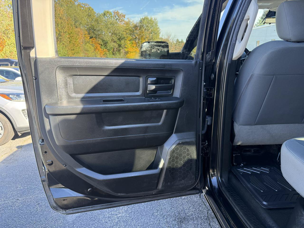 Used 2018 RAM 2500 Tradesman w/ Chrome Appearance Group AWD/4WD image 23
