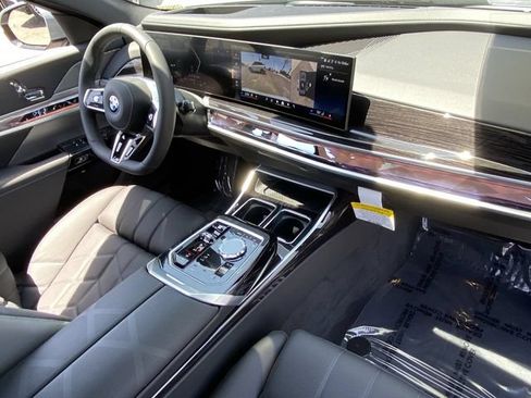 Used 2025 BMW 740i w/ Premium Package RWD image 12