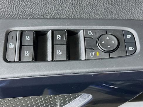 Used 2025 Nissan Pathfinder SV FWD image 15