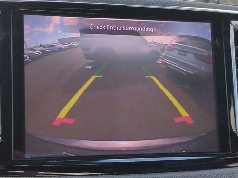 Used 2021 Chrysler Pacifica Touring-L image 20