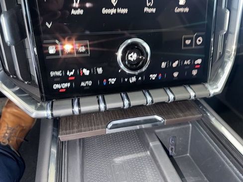 Used 2025 GMC Acadia Denali image 29