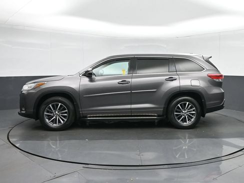 Used 2018 Toyota Highlander XLE w/ Protection Package #3 AWD/4WD image 4