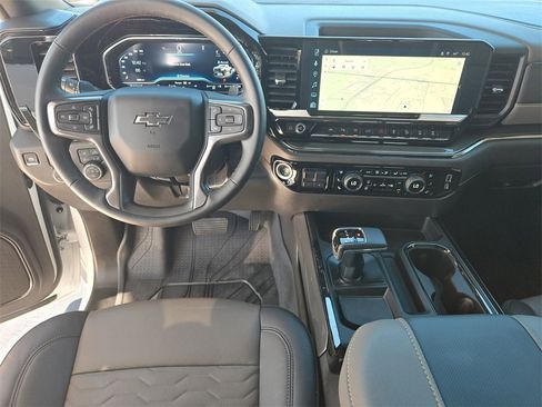 Used 2025 Chevrolet Silverado 1500 ZR2 image 13
