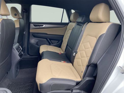 Used 2024 Volkswagen Atlas Cross Sport SE image 12