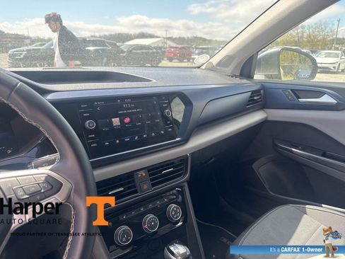 Used 2023 Volkswagen Taos SE w/ Panoramic Sunroof Package image 16