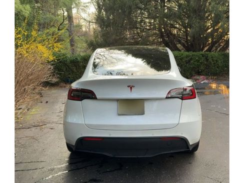 Used 2021 Tesla Model Y 2WD image 4