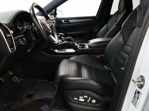 Used 2020 Porsche Cayenne Turbo image 67