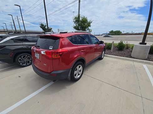 Used 2013 Toyota RAV4 XLE FWD image 4