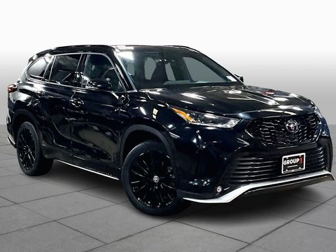 Used 2023 Toyota Highlander XSE image 3