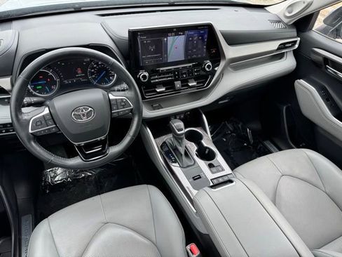 Used 2021 Toyota Highlander Limited image 6