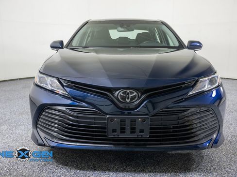 Used 2018 Toyota Camry LE w/ Convenience Package FWD image 2