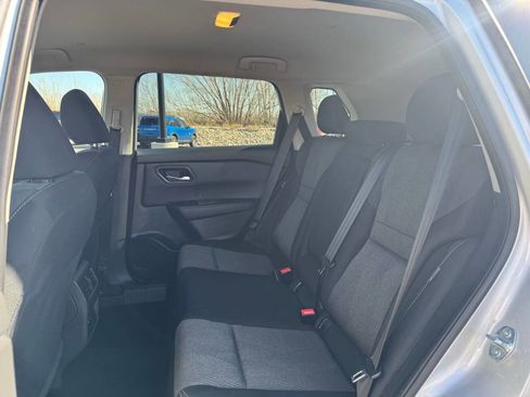 Used 2024 Nissan Rogue SV image 30