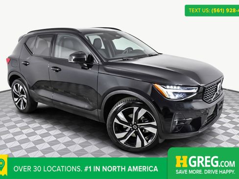 Used 2025 Volvo XC40 B5 Plus image 1