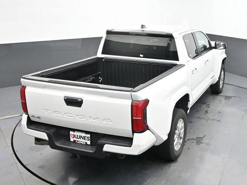 Used 2024 Toyota Tacoma SR5 AWD/4WD image 22
