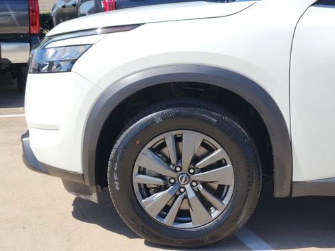 Used 2024 Nissan Pathfinder S FWD image 6