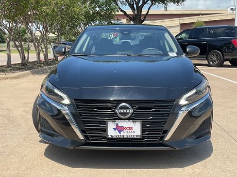 Used 2025 Nissan Altima 2.5 SV FWD image 2