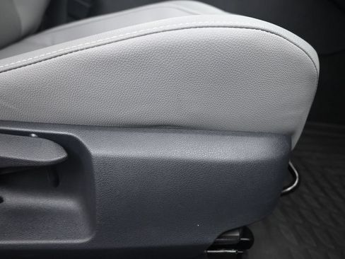Used 2025 Toyota Camry SE w/ Convenience Package FWD image 12