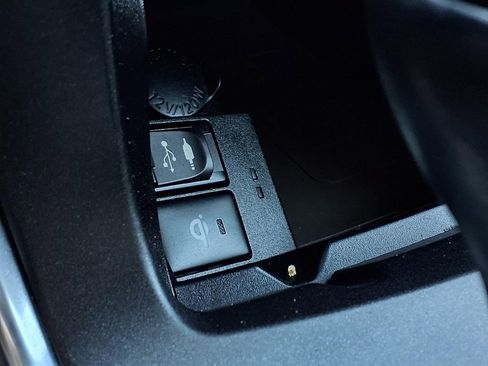 Certified 2017 Toyota Camry XLE w/ Moonroof Package image 11