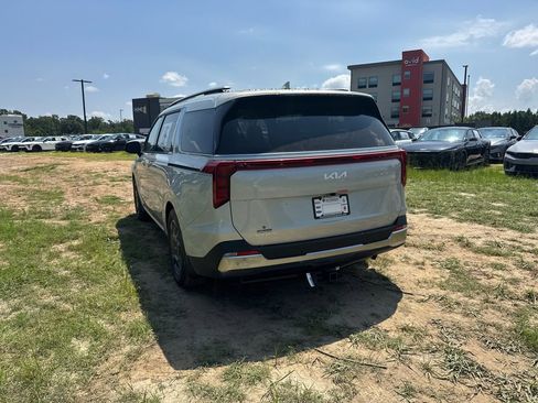 New 2025 Kia Carnival SX FWD image 5