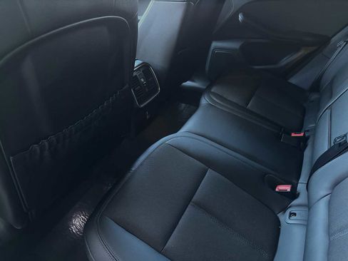 Certified 2024 Porsche Macan image 14