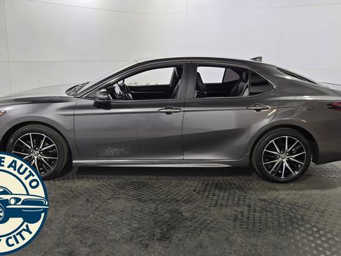 Used 2021 Toyota Camry SE FWD image 4