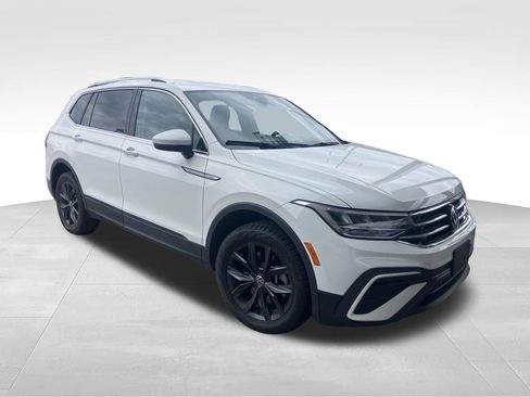 Used 2024 Volkswagen Tiguan SE AWD/4WD image 2