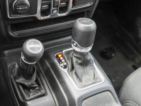 Used 2023 Jeep Gladiator Willys image 17