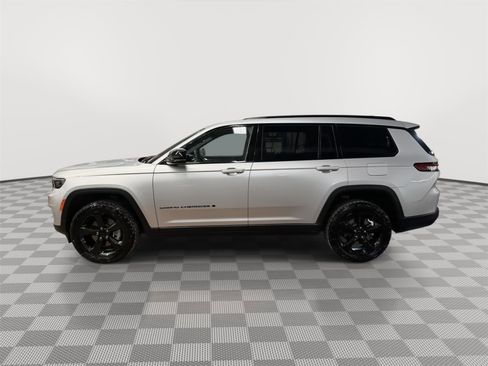 Used 2023 Jeep Grand Cherokee L Laredo image 7