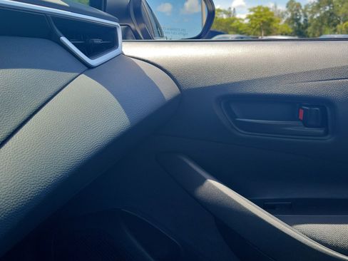 Used 2025 Toyota Corolla LE FWD image 28