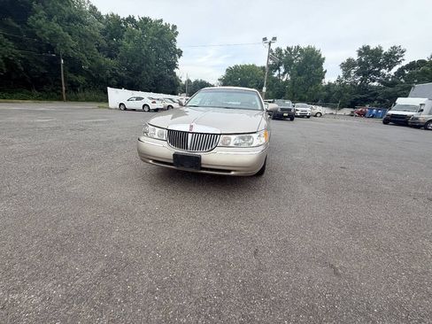 Used 1999 Lincoln Town Car Signature RWD image 17