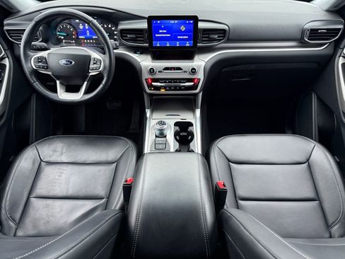 Used 2022 Ford Explorer XLT w/ Equipment Group 202A image 18