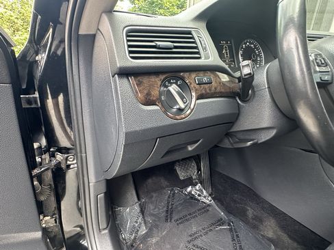 Used 2014 Volkswagen Passat TDI SEL Premium FWD image 47