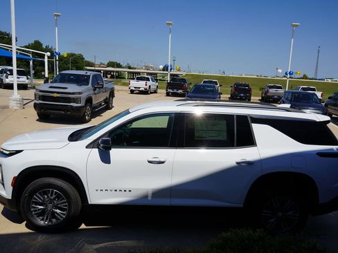 New 2026 Chevrolet Traverse LT w/ Driver Confidence Package image 11