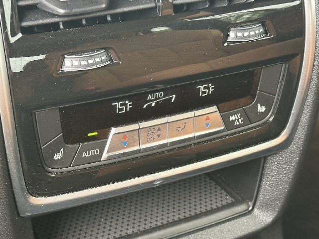 Used 2024 BMW X7 xDrive40i w/ M Sport Package AWD/4WD image 21