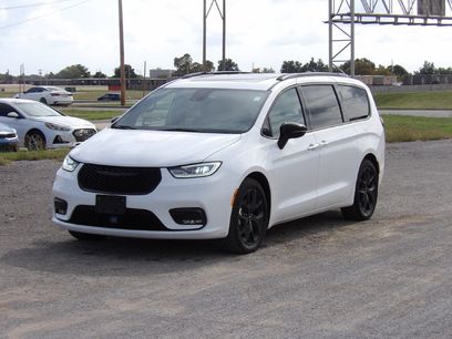 Used 2025 Chrysler Pacifica Limited