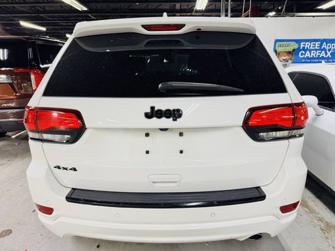 Used 2018 Jeep Grand Cherokee Altitude AWD/4WD image 9