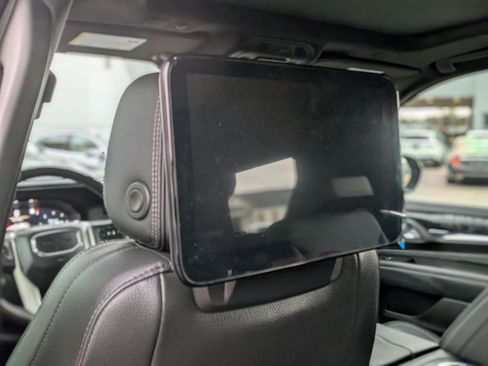 Used 2022 GMC Yukon Denali w/ Denali Premium Package image 30