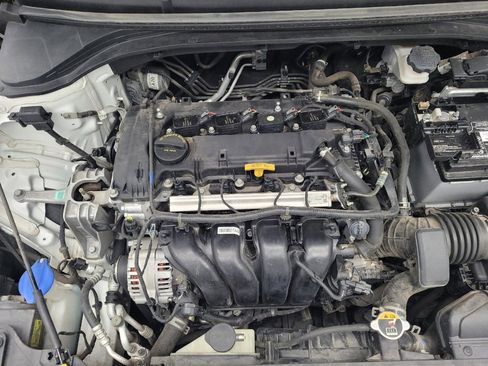 Used 2017 Hyundai Elantra SE image 30