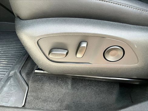 Used 2026 Chevrolet Traverse LT w/ LPO, Floor Liner Package FWD image 36